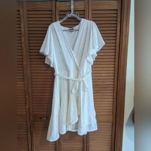 Lace ivory dress perfect for bride